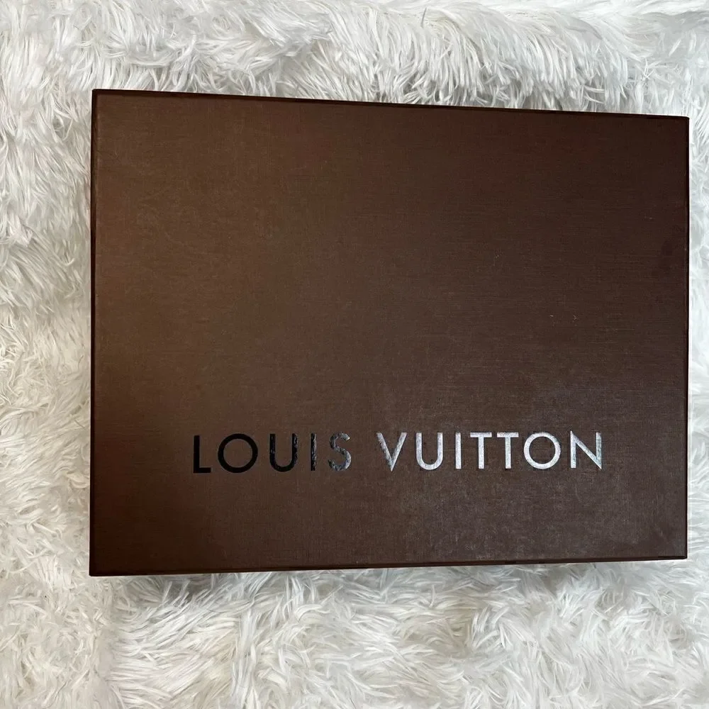 Louis vuitton box and ribbon